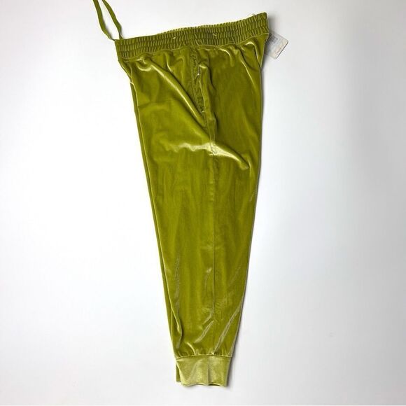 NWT Fabletics Wander Velour Cropped Puffer Jacket And Luxe Velour Jogger - Picture 12 of 16